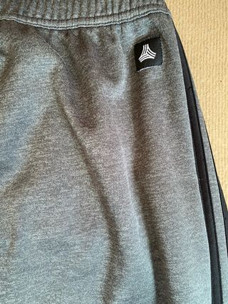 Pantalón Adidas gris talla M