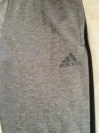 Pantalón Adidas gris talla M