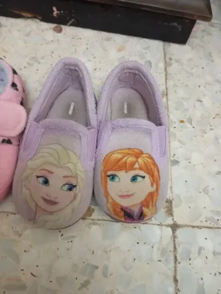 Pantuflas infantiles Minnie y Frozen talla 22