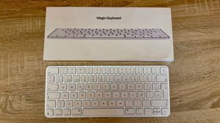 MacBook Air M2 (2022) como NUEVO + Magic Keyboard.