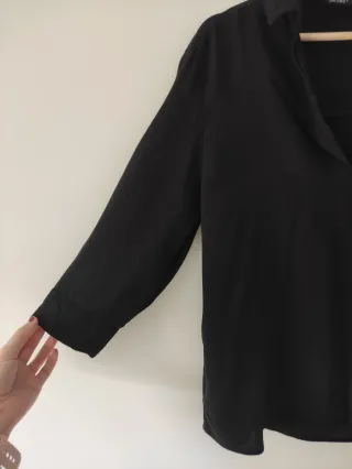 Blusa Bershka Negra Cuello Pico