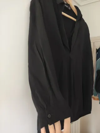Blusa Bershka Negra Cuello Pico