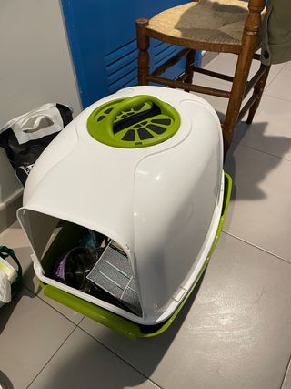 Arenero Gato Cubierto + Recogedor + Juguete