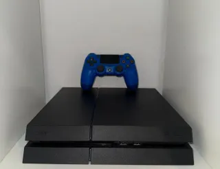 Ps4 500 GB + 2 controller