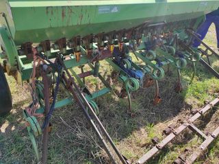 Sembradora GIL 19 botas.