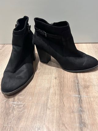 Botines negros tacón