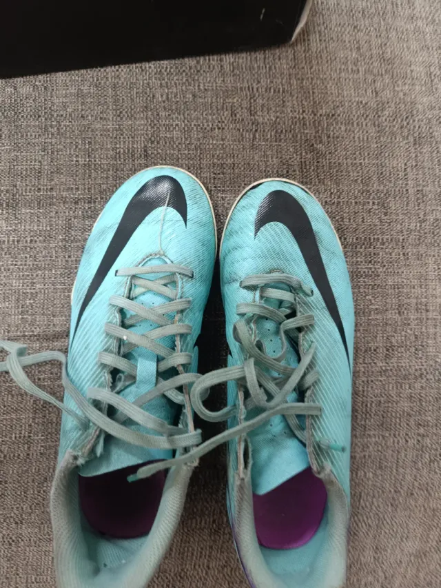 Botas Nike Fútbol Turquesa y Morado