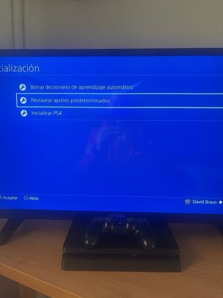 PS4 (PlayStation 4) Negra + Mando y Cables