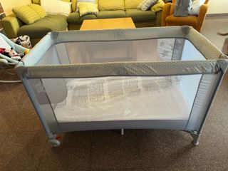 Cuna de viaje con colchón