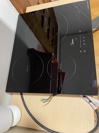 Placa Inducción Midea MIH740T278K0