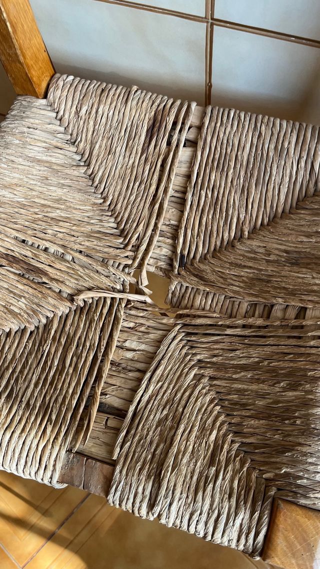 Silla antigua de madera