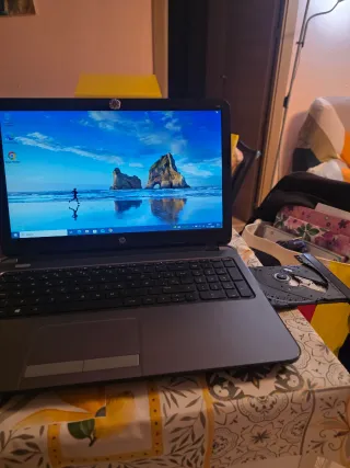 Portátil HP 4GB RAM 1TB