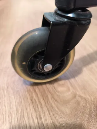 Silla giratoria Bomstad Negra. Ruedas nuevas goma