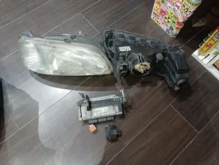 Recambios Peugeot 106: Faro y Centralita