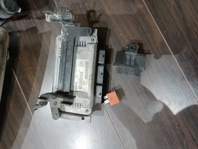 Recambios Peugeot 106: Faro y Centralita