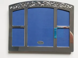 Marco de fotos plateado.