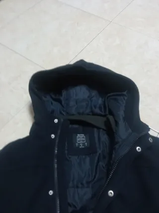 Chaqueta Bershka Negra con Capucha