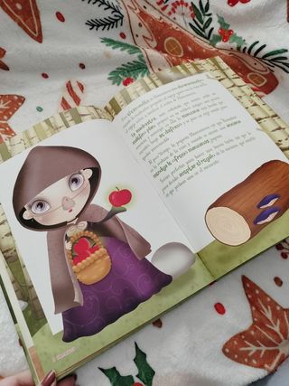Libro Blancanieves lee, viste y juega
