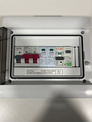 Cuadro protecciones obligatorias para cargador VE