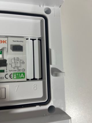 Cuadro protecciones obligatorias para cargador VE