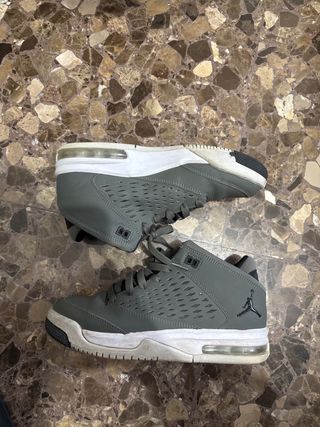 Zapatos Jordan Gris y Blanco