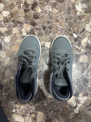 Zapatos Jordan Gris y Blanco