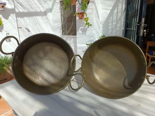 Peroles de latón antiguos