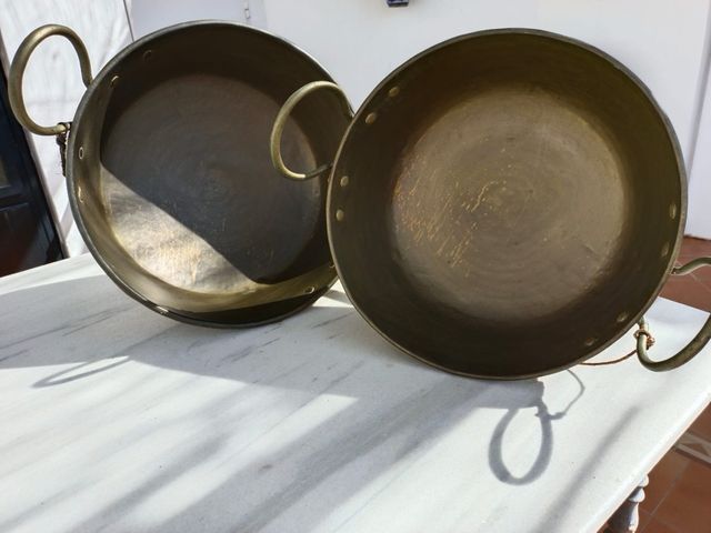 Peroles de latón antiguos