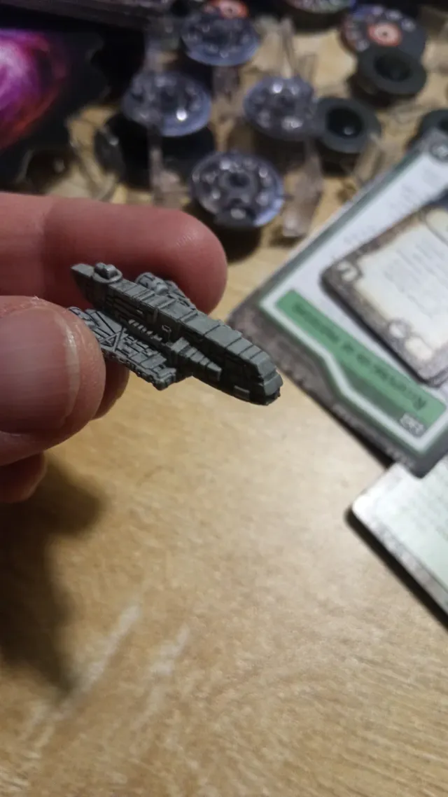Miniatura nave espacial gris