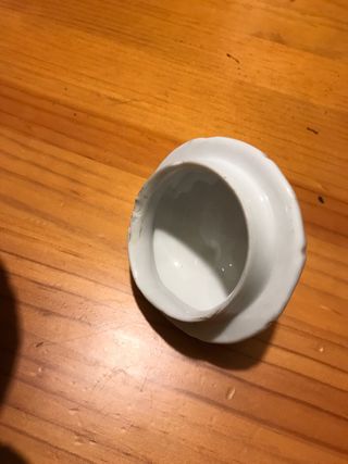 Sopera de porcelana. Pequeña y antigua