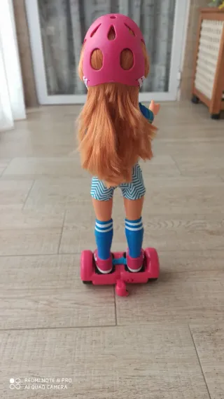 Nancy Muñeca con Hoverboard y Casco