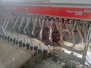 Sembradora Sola 17 brazos.