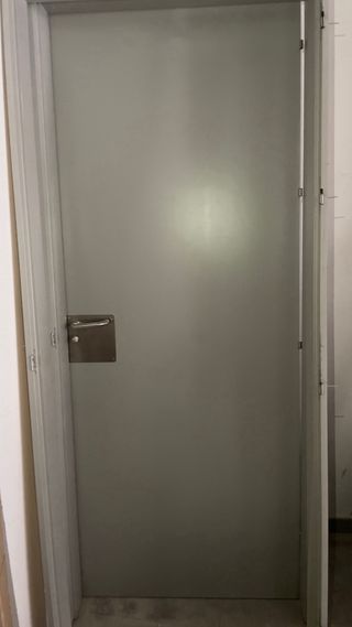 Puerta madera lacada gris