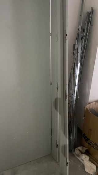 Puerta madera lacada gris