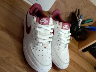 Zapatillas Nike Air Force Blancas y Rojas