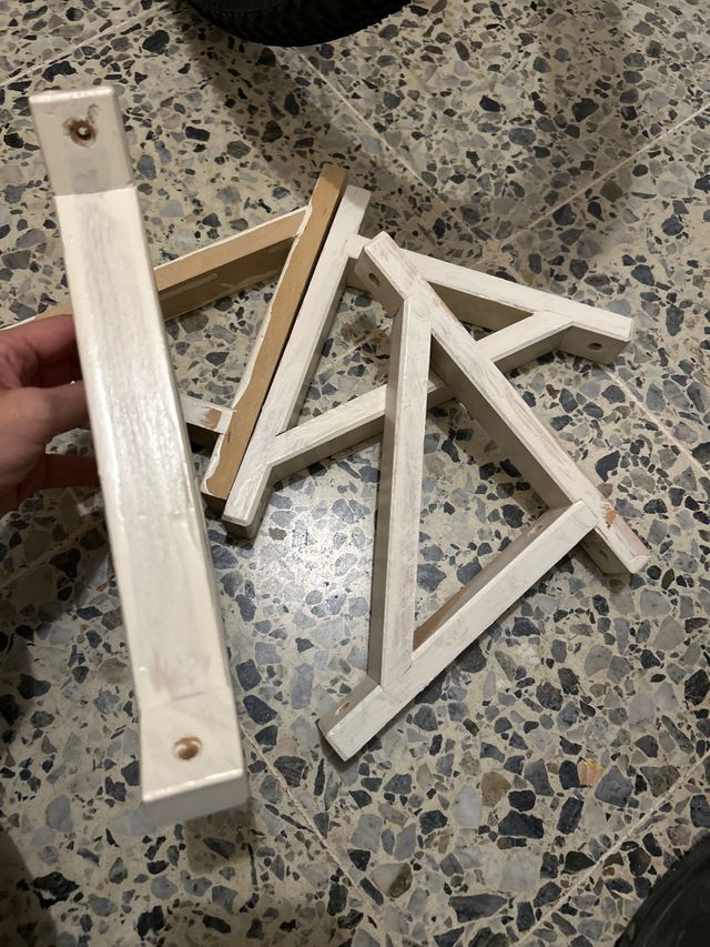 Piezas para estantería de madera