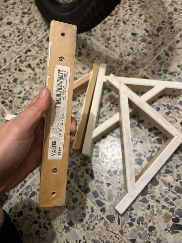 Piezas para estantería de madera