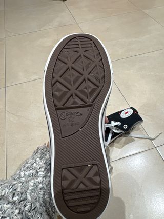 Zapatillas Converse Negras con Corazones