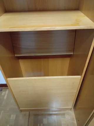 Estantería de madera "Se guarda hasta el día 23"