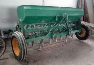 Sembradora de 17 chorros.