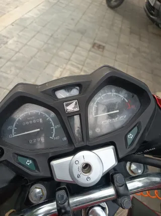 Honda CB125 Roja con Baúl