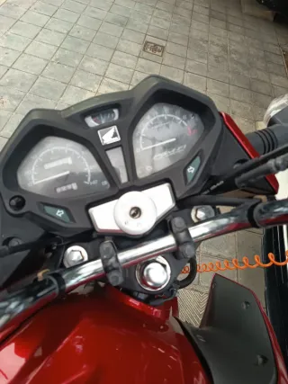 Honda CB125 Roja con Baúl