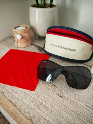 Gafas de sol Tommy Hilfiger negras
