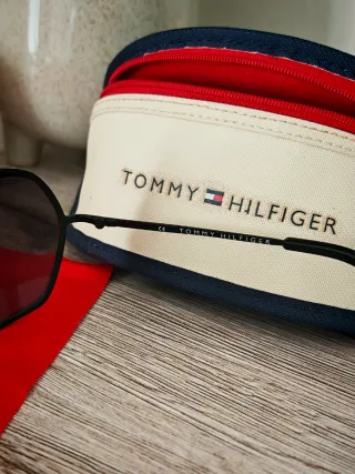 Gafas de sol Tommy Hilfiger negras