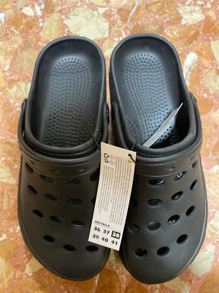 Crocs Negras. A ESTRENAR!! Talla 38/39. Nuevas.