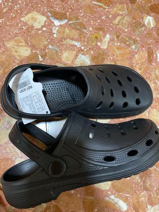 Crocs Negras. A ESTRENAR!! Talla 38/39. Nuevas.