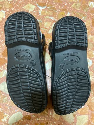 Crocs Negras. A ESTRENAR!! Talla 38/39. Nuevas.