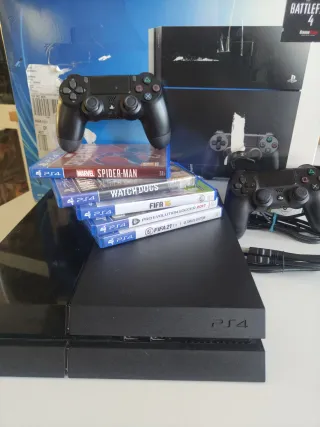 PS4 + 2 Mandos + 5 Juegos