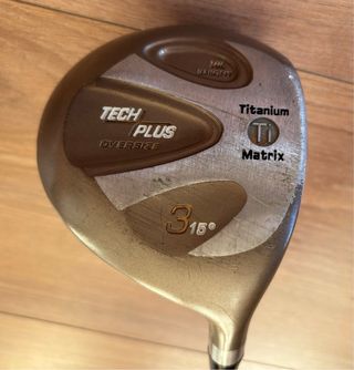 Palos de golf dorados