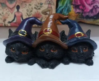 Figura 3 gatos brujos